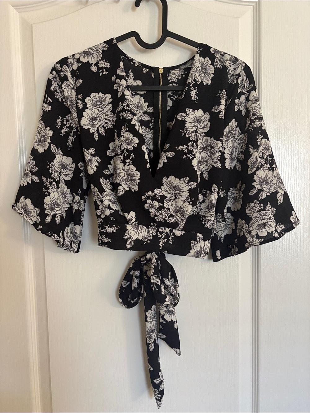 Charlotte Russe Black and White Floral Tie-Front Crop Top Deep V- Neck